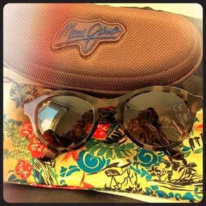 Maui Jim’s in mint condition. Polarized